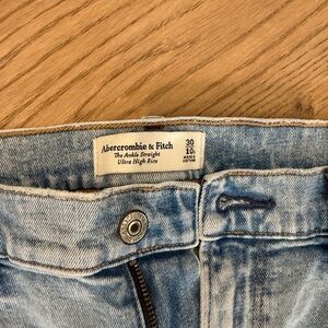 Abercrombie & Fitch Men's Straight Jeans in Light Blue